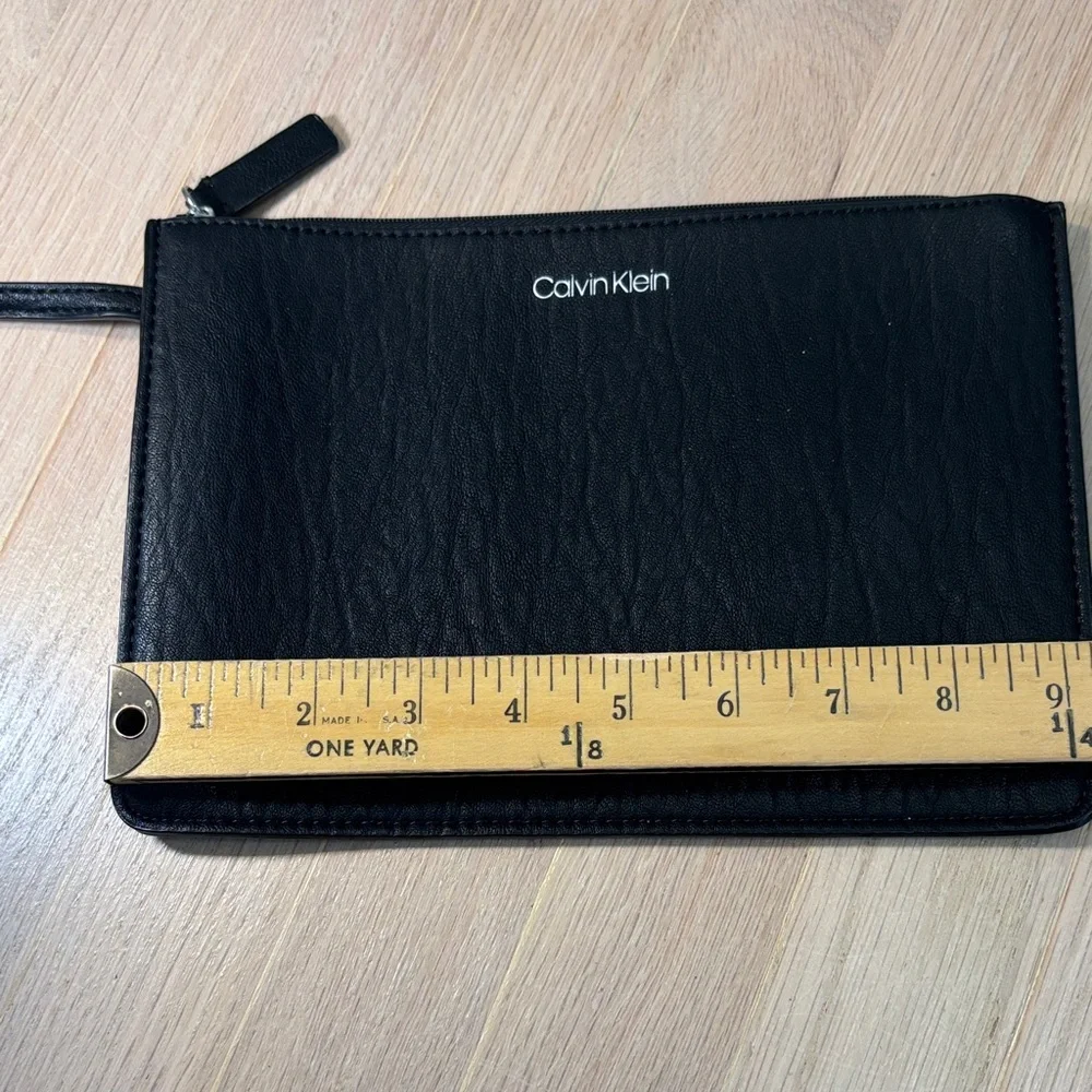 Calvin Klein Black Leather Men's Clutch